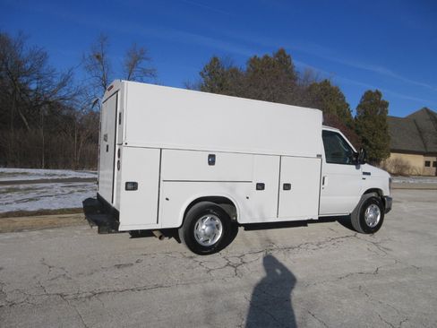 Used 2015 Ford E-350 and Econoline 350 Super Duty image 8