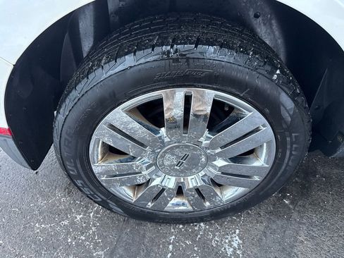 Used 2009 Lincoln MKX AWD image 22