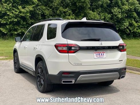 Used 2025 Honda Pilot Touring image 5