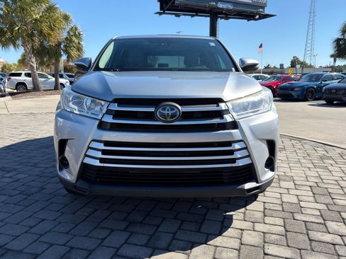 Used 2018 Toyota Highlander LE image 5