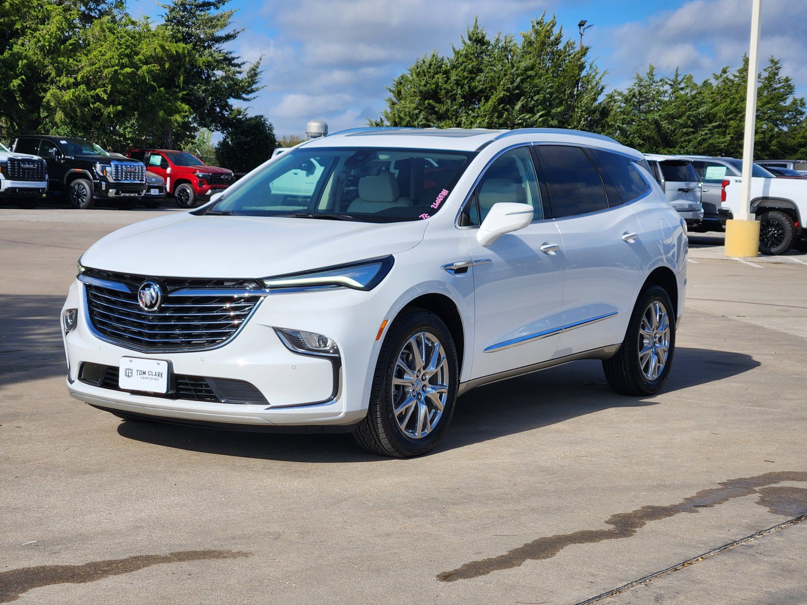 Used 2023 Buick Enclave Essence w/ Experience Buick Package FWD image 2