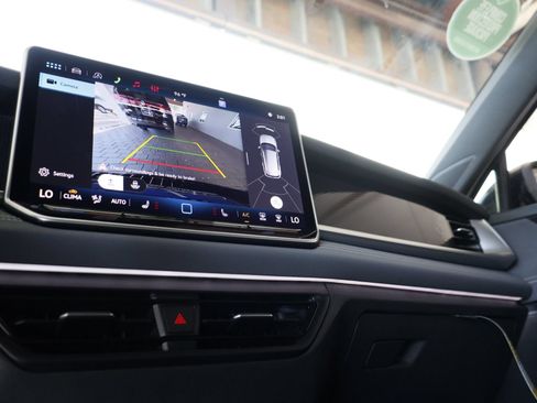 New 2026 Volkswagen Tiguan SE R-Line FWD image 9