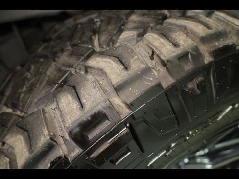 Used 2024 Chevrolet Colorado Z71 w/ Z71 Convenience Package 2 image 28