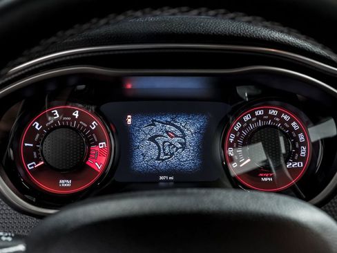 Used 2019 Dodge Challenger SRT Hellcat Redeye image 13