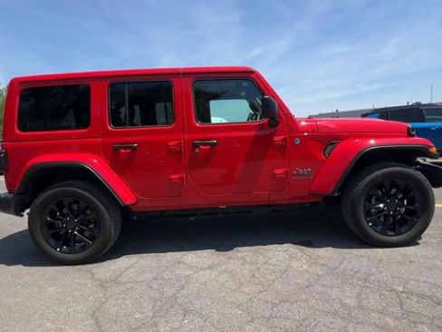 Used 2025 Jeep Wrangler Unlimited Sahara w/ Safety Group AWD/4WD image 9
