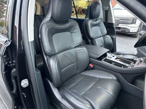 Certified 2025 Lincoln Aviator Reserve w/ Equipment Group 201A image 27