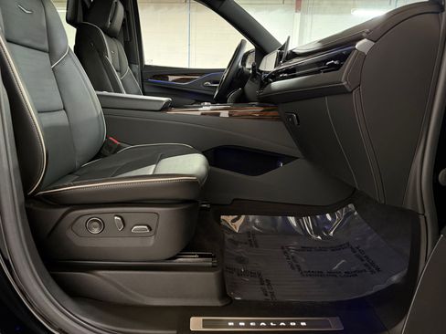 Certified 2023 Cadillac Escalade Premium Luxury w/ Performance Package AWD/4WD image 54