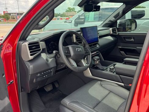Used 2025 Toyota Tundra Limited AWD/4WD image 10