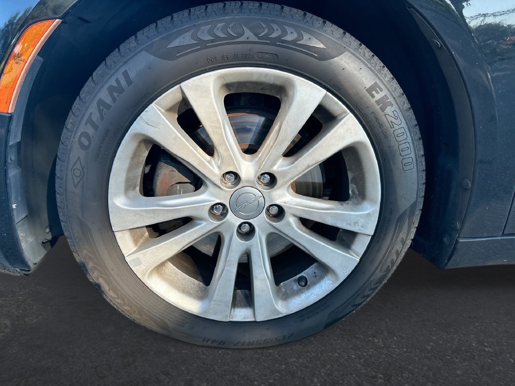 Used 2016 Chrysler 200 Limited FWD image 10