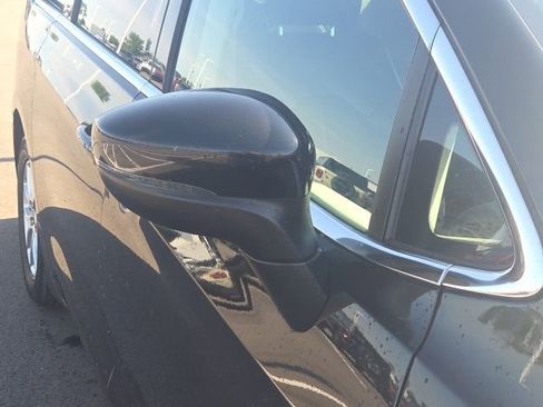 Used 2023 Chrysler Pacifica Touring-L FWD image 5