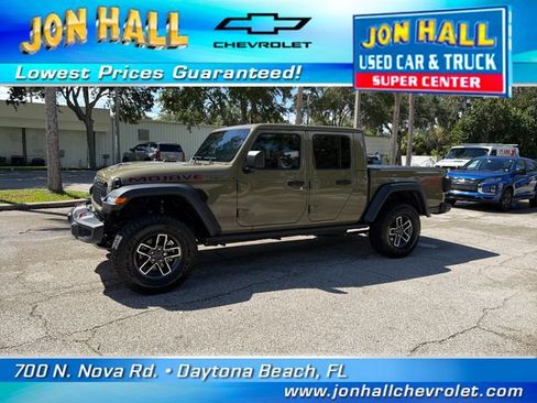 Used 2025 Jeep Gladiator Mojave w/ Convenience Group AWD/4WD image 3