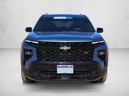 Used 2025 Chevrolet Traverse RS image 2