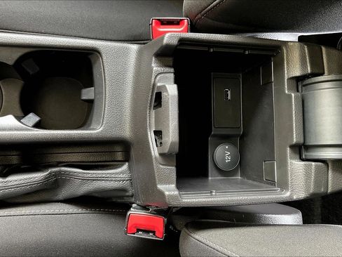 Used 2018 Ford Focus SE w/ SE Appearance Package FWD image 15