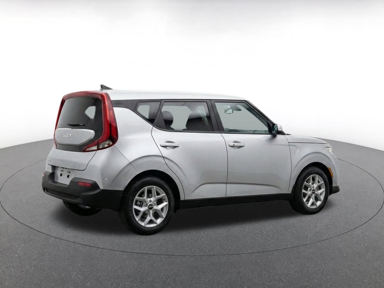 Used 2025 Kia Soul LX w/ LX Technology Package FWD image 8