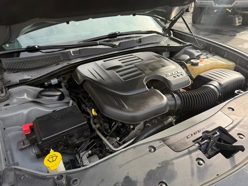 Used 2017 Dodge Charger SXT w/ AWD Premium Group image 23