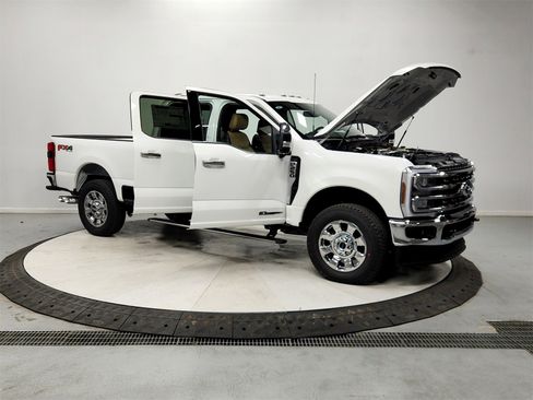 New 2026 Ford F250 Lariat w/ Chrome Package image 9
