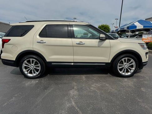 Used 2018 Ford Explorer Limited w/ Equipment Group 301A AWD/4WD image 7