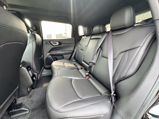 New 2025 Jeep Compass Limited w/ Sun & Sound Group AWD/4WD image 23