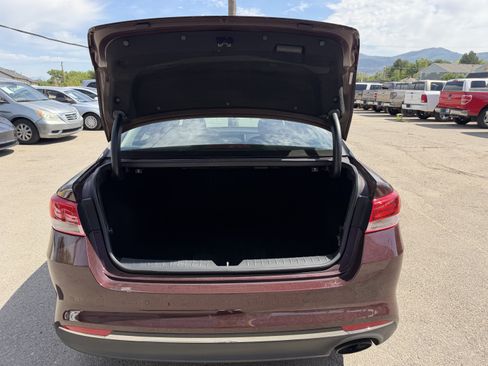 Used 2018 Kia Optima LX w/ 17" Alloy Wheels Package FWD image 21