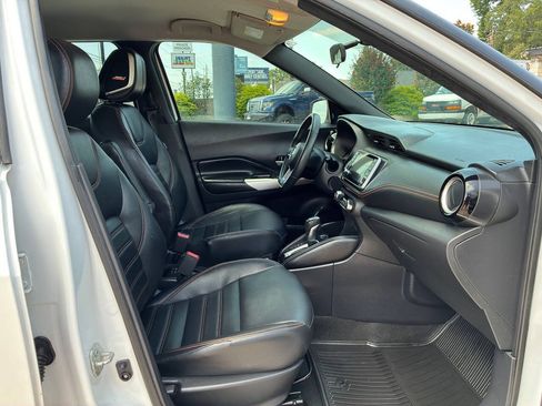 Used 2019 Nissan Kicks SR w/ SR Premium Package FWD image 38