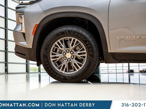 Used 2025 Chevrolet Traverse LT AWD/4WD image 28