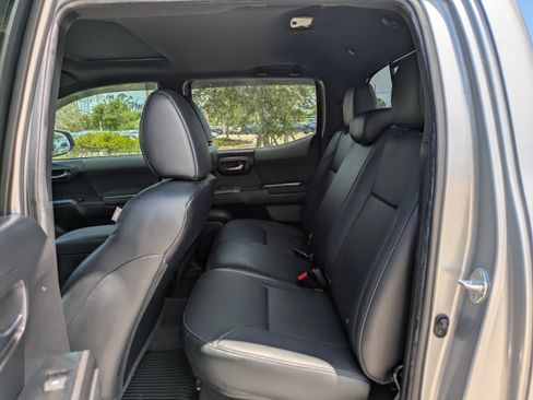 Used 2022 Toyota Tacoma TRD Sport w/ TRD Premium Sport Package AWD/4WD image 17