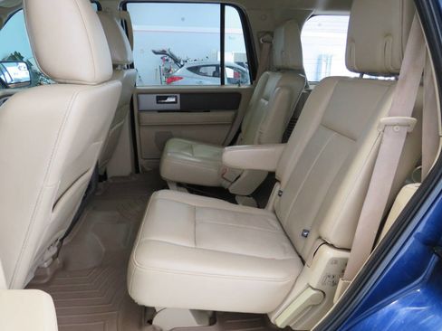 Used 2012 Ford Expedition XLT image 16