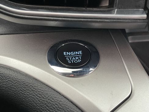 Used 2022 Ford Explorer XLT w/ Equipment Group 202A AWD/4WD image 28