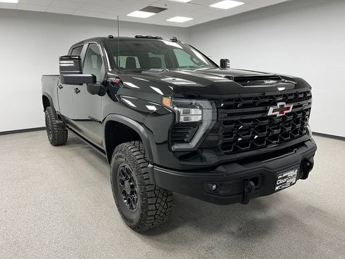Used 2025 Chevrolet Silverado 2500 ZR2 w/ ZR2 Bison Edition AWD/4WD image 2