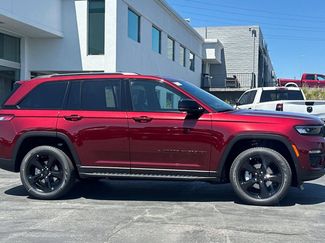 New 2025 Jeep Grand Cherokee Limited w/ Luxury Tech Group II video 3