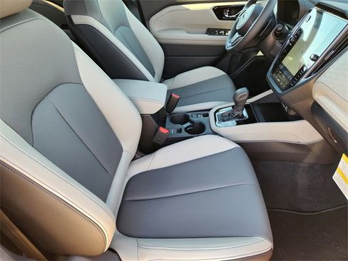 New 2025 Subaru Forester Limited image 10