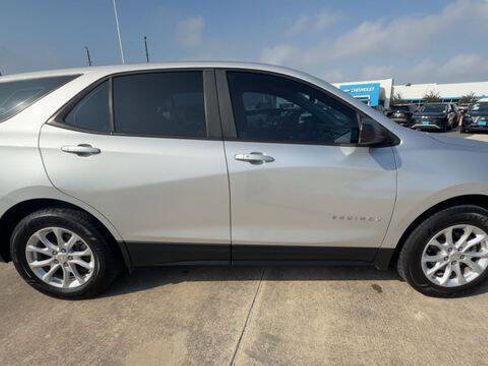 Used 2021 Chevrolet Equinox LS FWD image 9