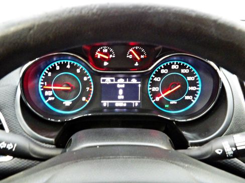 Used 2017 Chevrolet Cruze LT image 15