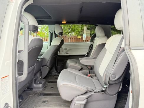 Used 2021 Toyota Sienna XSE w/ XSE Plus Package FWD image 15