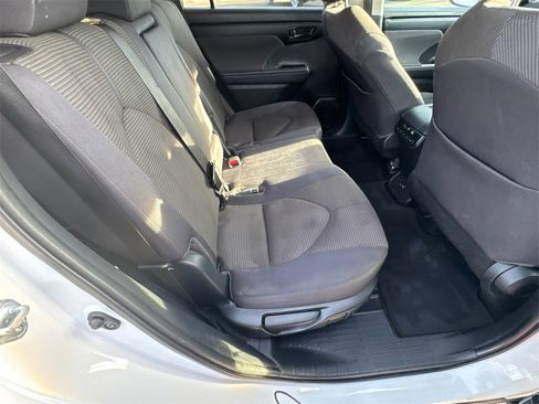 Certified 2023 Toyota Highlander L image 15