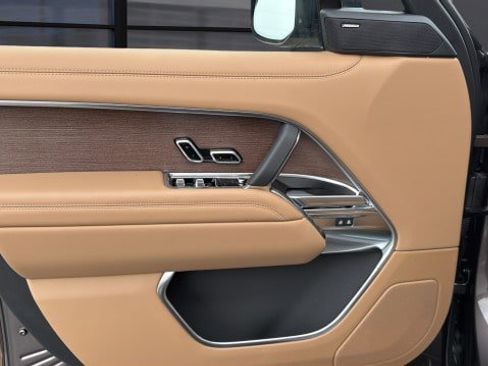 New 2026 Land Rover Range Rover Long Wheelbase SE image 23