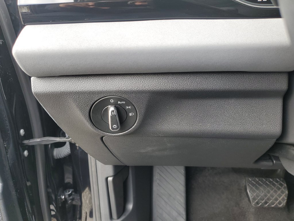 Used 2025 Volkswagen Jetta SE FWD image 24