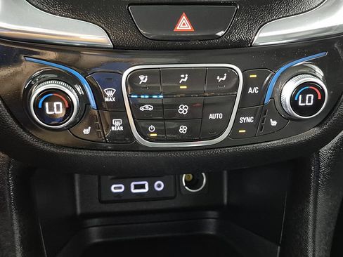 Used 2019 Chevrolet Equinox LT FWD image 20