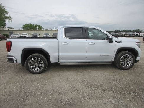 New 2026 GMC Sierra 1500 Denali w/ Denali Reserve Package AWD/4WD image 3