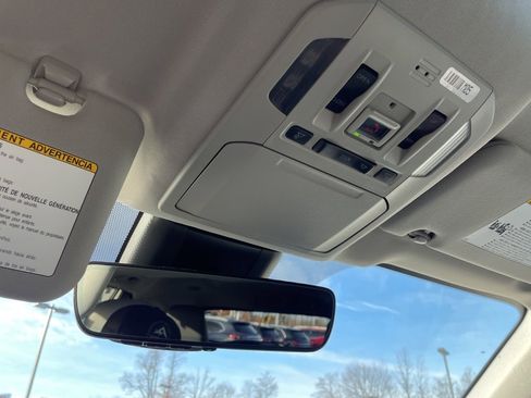 Used 2023 Toyota Highlander Limited image 33