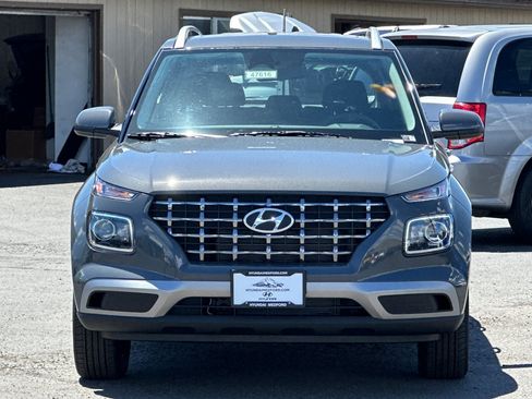 Used 2026 Hyundai Venue SEL FWD image 9
