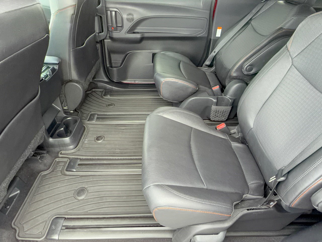 Used 2024 Toyota Sienna XSE FWD image 25