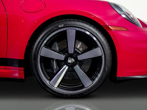 Used 2025 Porsche 911 Carrera image 8