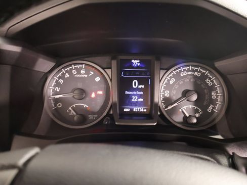 Used 2018 Toyota Tacoma TRD Sport AWD/4WD image 36