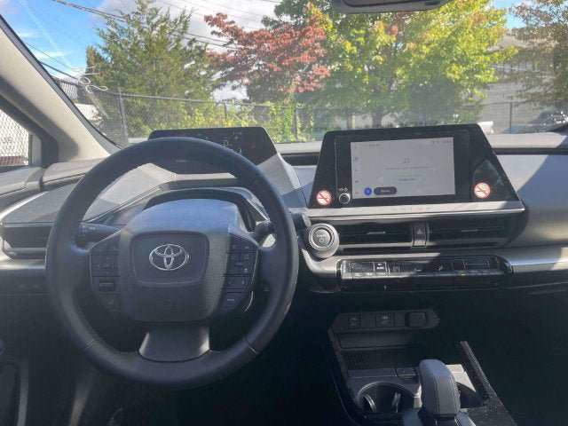 Used 2025 Toyota Prius LE FWD image 14