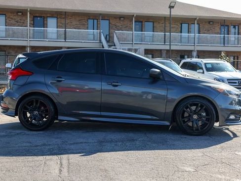 Used 2016 Ford Focus ST image 18