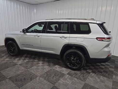 Used 2024 Jeep Grand Cherokee L Laredo AWD/4WD image 4