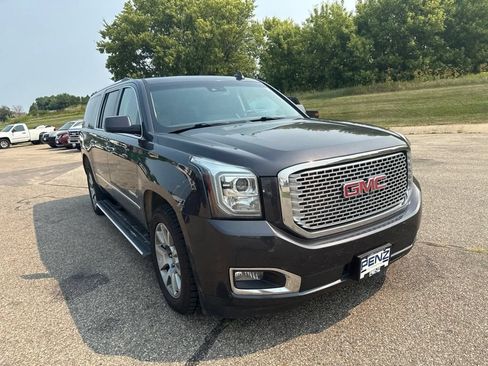 Used 2015 GMC Yukon XL Denali w/ Premium Package AWD/4WD image 3
