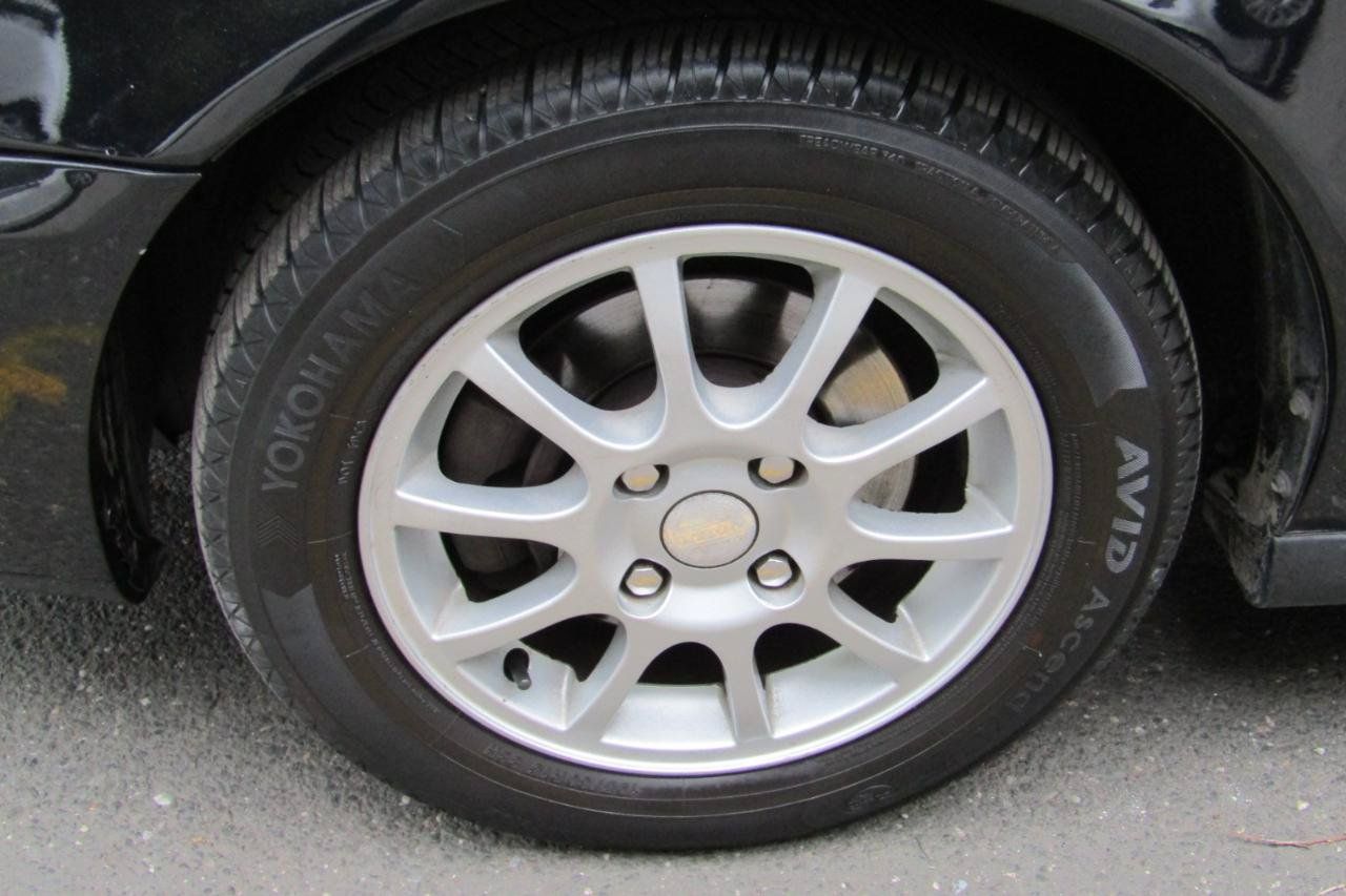 Used 2002 Volvo V40 FWD image 27
