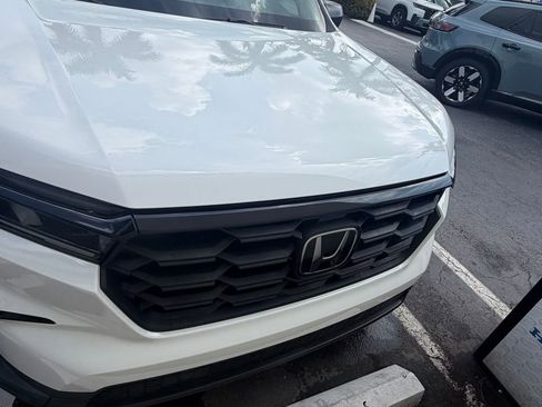 Used 2023 Honda Pilot Sport image 2
